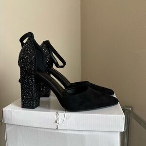 Source Unknown Black and Glitter Heels